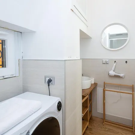 77 In Centro Citta By Holiday Solutions Apartment